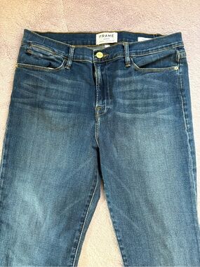 Frame Denim straight leg Jeans in Medium Blue Wash